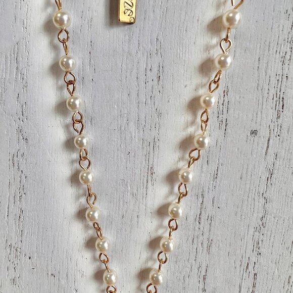 CAMEO Necklace, 1928 Brand Victorian Style Cameo Faux Pearl Necklace, Cameo - Picture 5 of 11